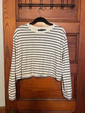 French Connection Cropped Navy and White Long Sleeve cotton top. Women’s Size L